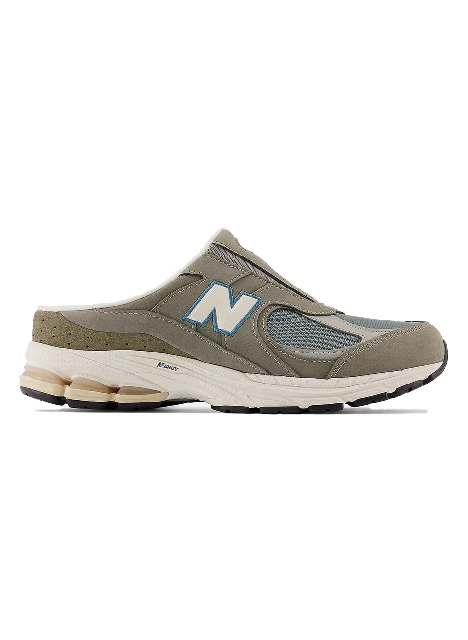 New Balance 2002R Taupe Sneakers: Where Comfort Meets Irresistible Style!