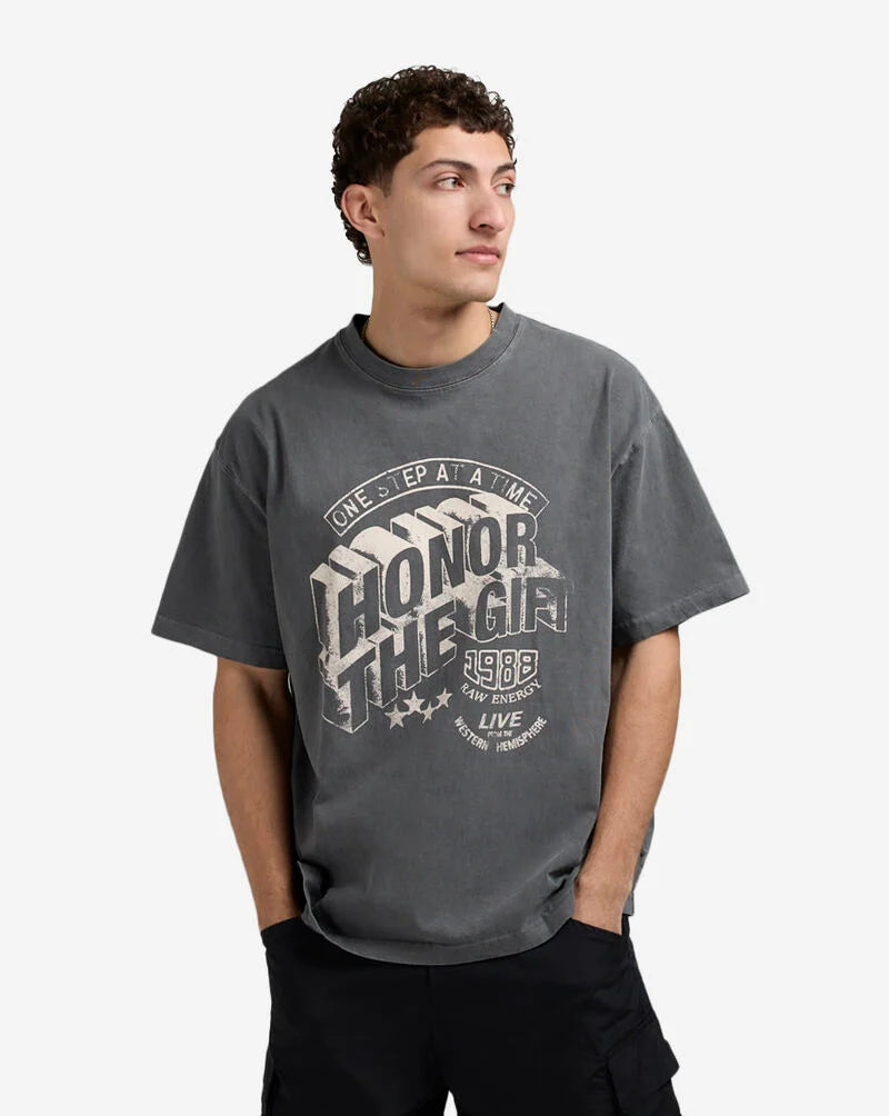 Black Raw Energy T-shirt - Unleash Your Vintage Vibe