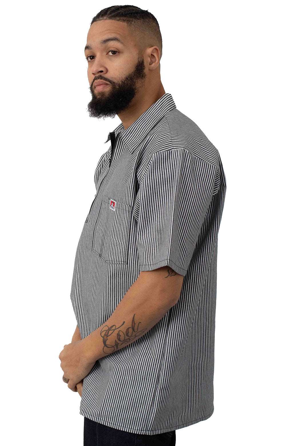 Stylish Black Short Sleeve Striped Half-Zip Tee - A Must-Have!