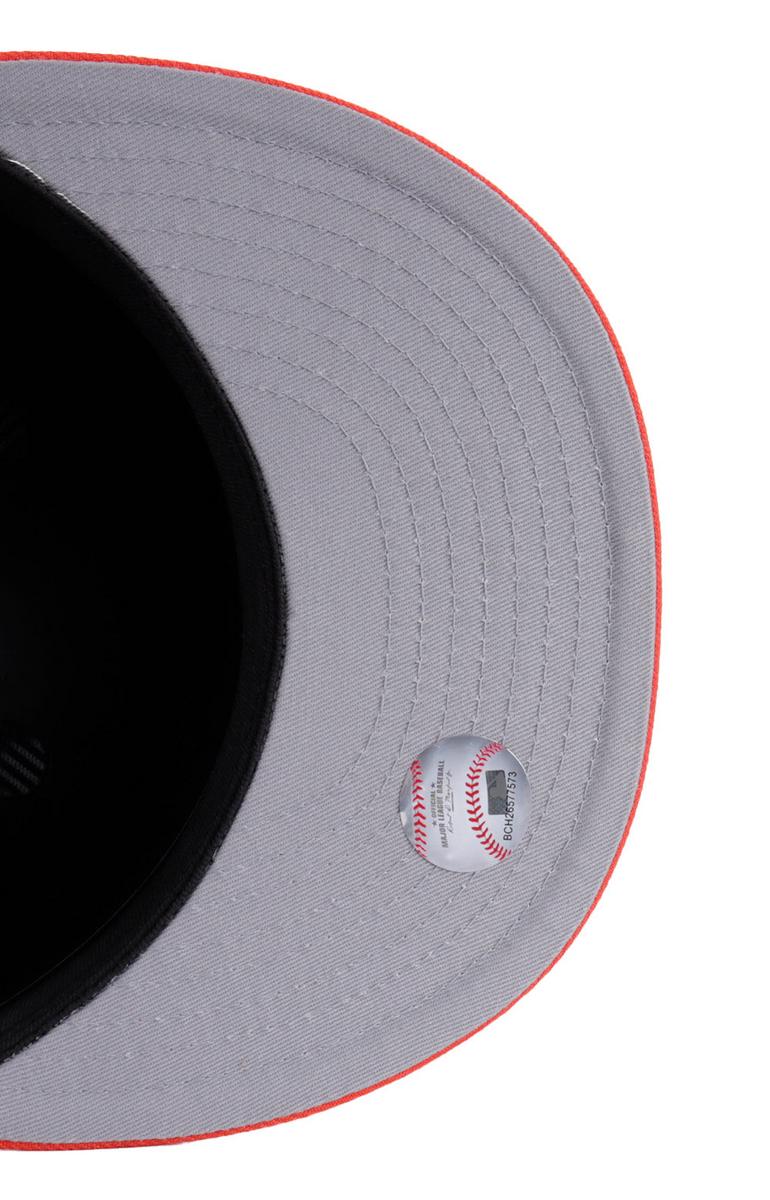 SF Giants Iconic Classic Logo Fitted Cap - Show Your Team Pride!