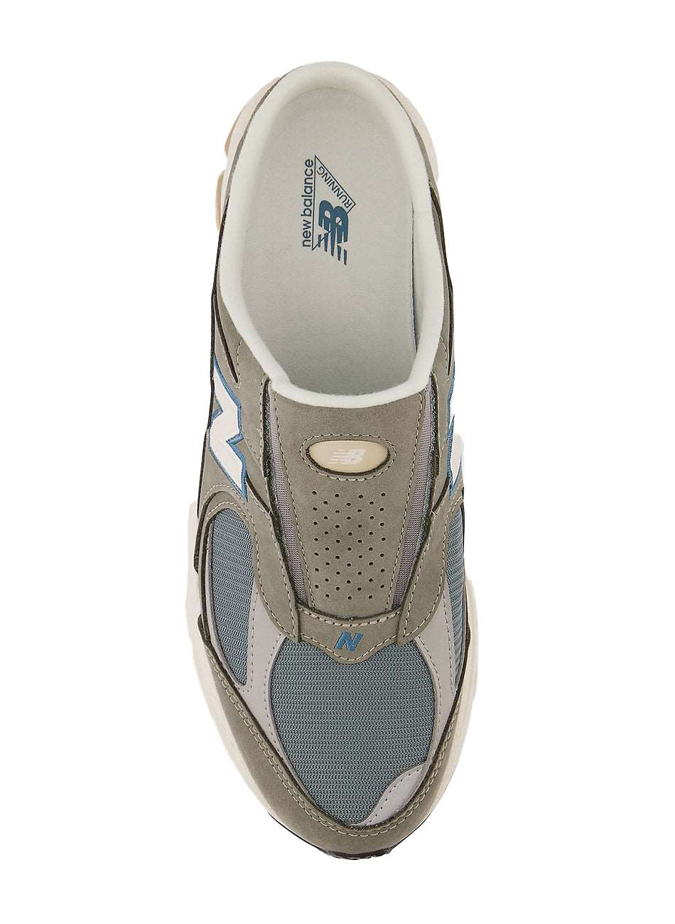 New Balance 2002R Taupe Sneakers: Where Comfort Meets Irresistible Style!