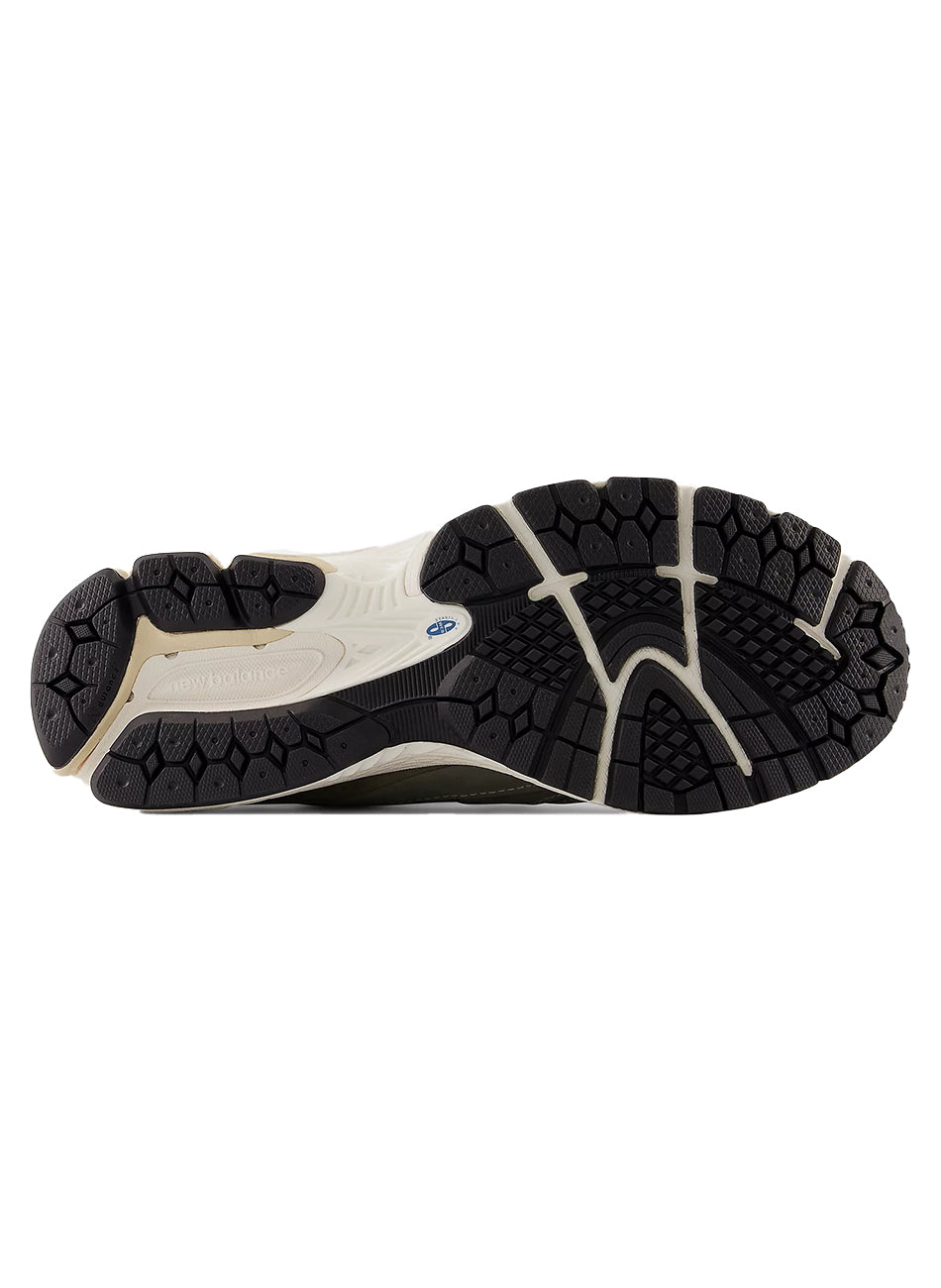 New Balance 2002R Taupe Sneakers: Where Comfort Meets Irresistible Style!