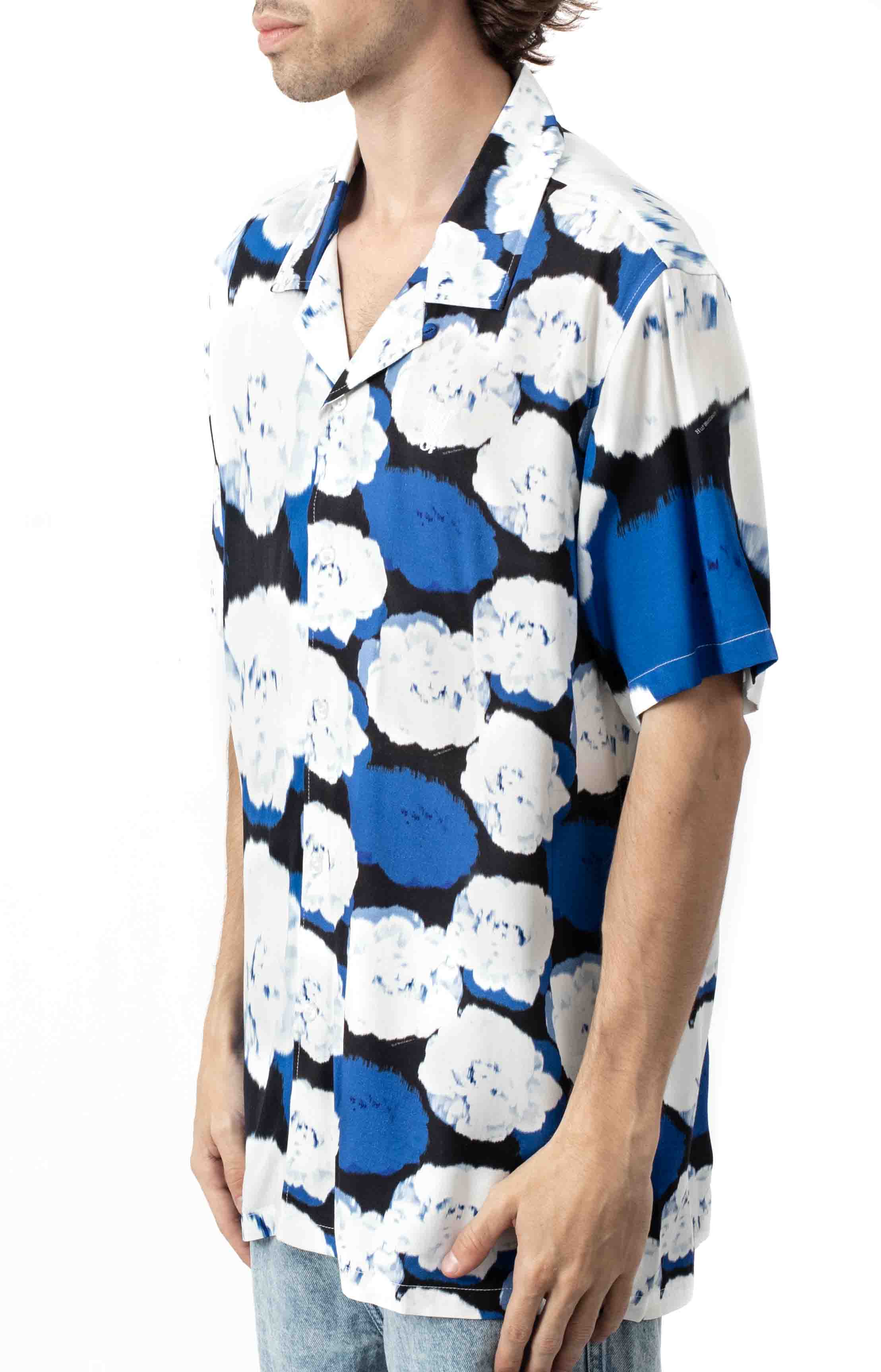 Stunning Hamptons Vintage Floral Camp Collar Shirt in Blue - A Must-Have!