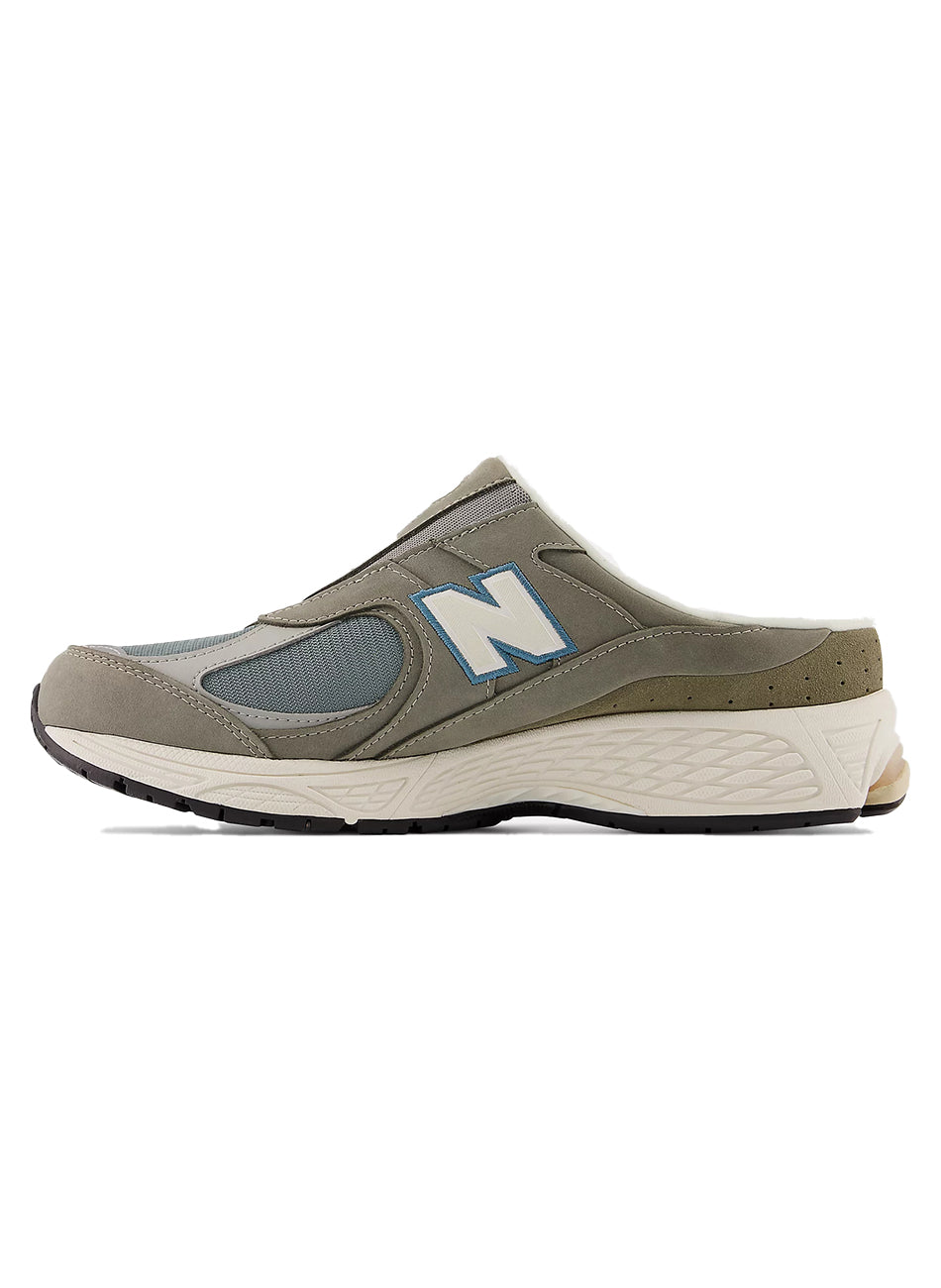 New Balance 2002R Taupe Sneakers: Where Comfort Meets Irresistible Style!